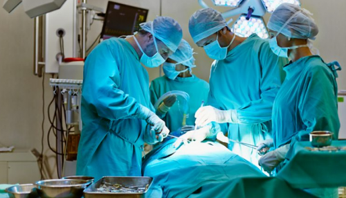 ضحية الخطأ الطبي في “الزرقاء الحكومي” تغادر المستشفى دون كلية سليمة