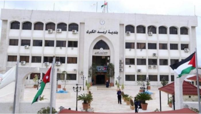 القبض على شخص هدد بالانتحار داخل مبنى بلدية اربد