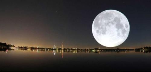 الأرض على موعد مع ظاهرة ” القمر العملاق”