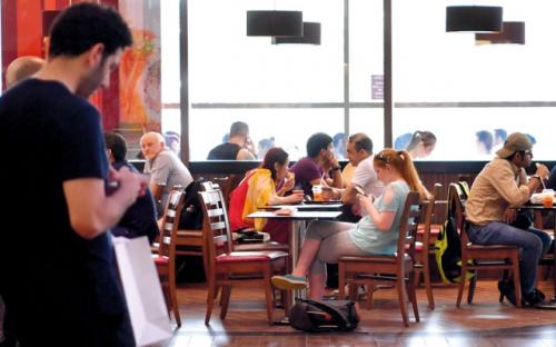 صالات المطاعم جاهزة لاستقبال الأردنيين على الإفطار والسحور