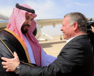 ولي العهد السعودي يطمئن هاتفياً على الملك راجياً له دوام العافية