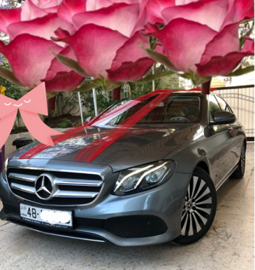 شاب أردني من مدينة الرمثا يهدي والده مرسيدس تقديرا لجهوده في حسن تربيته