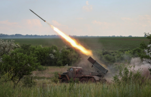 القوات الأوكرانية تقصف بلدتين في جمهورية دونيتسك