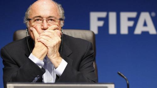 قضية فساد الفيفا .. “صحة بلاتر” تنقذه من أول مواجهة