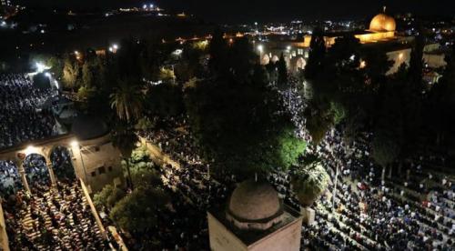 إصابة العشرات في اعتداء لشرطة الاحتلال على المصلين بالمسجد الأقصى