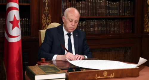 بعد أشهر من تجميده .. الرئيس التونسي يعلن حل البرلمان