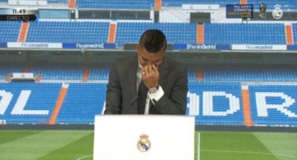 كاسيميرو يودع ريال مدريد بالدموع