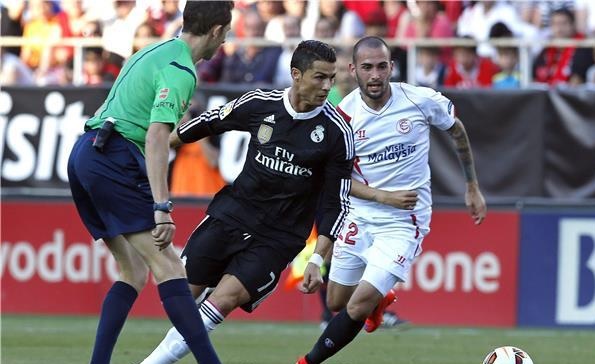 رونالدو ينفجر بهاتريك ويقود ريال مدريد لعبور فخ إشبيلية