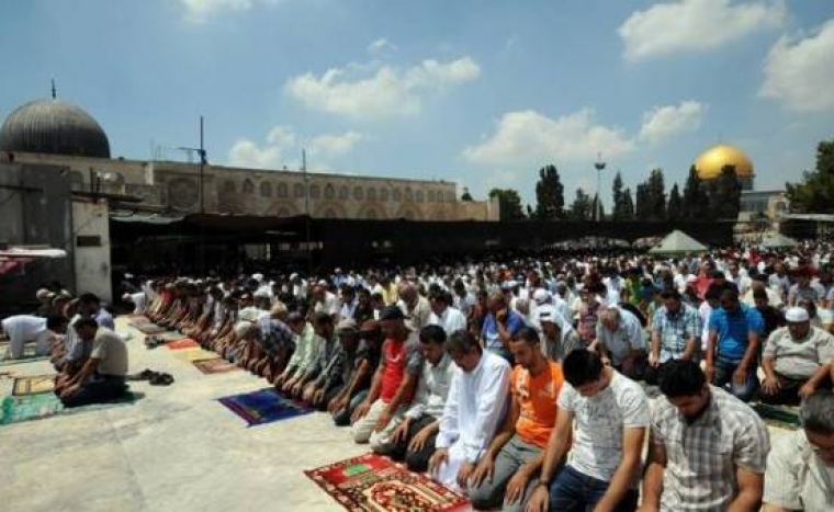 231 مواطن ومواطنة من غزة يتوجهون للقدس لصلاة الجمعة بالأقصى